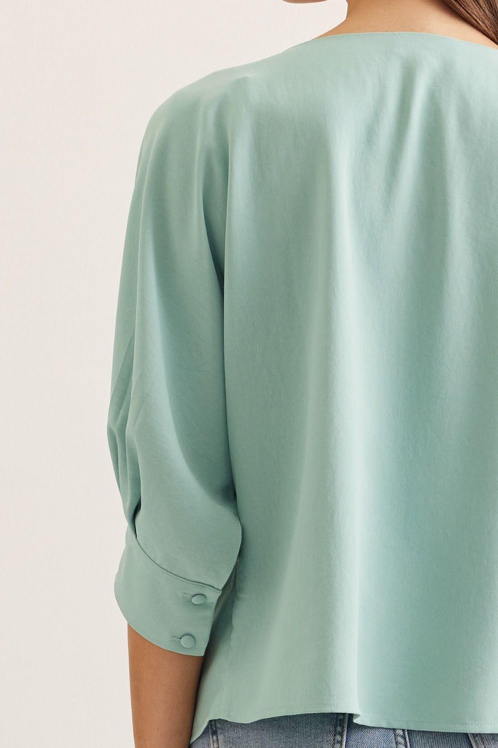 Bateau Neckline 3/4 Sleeve Top