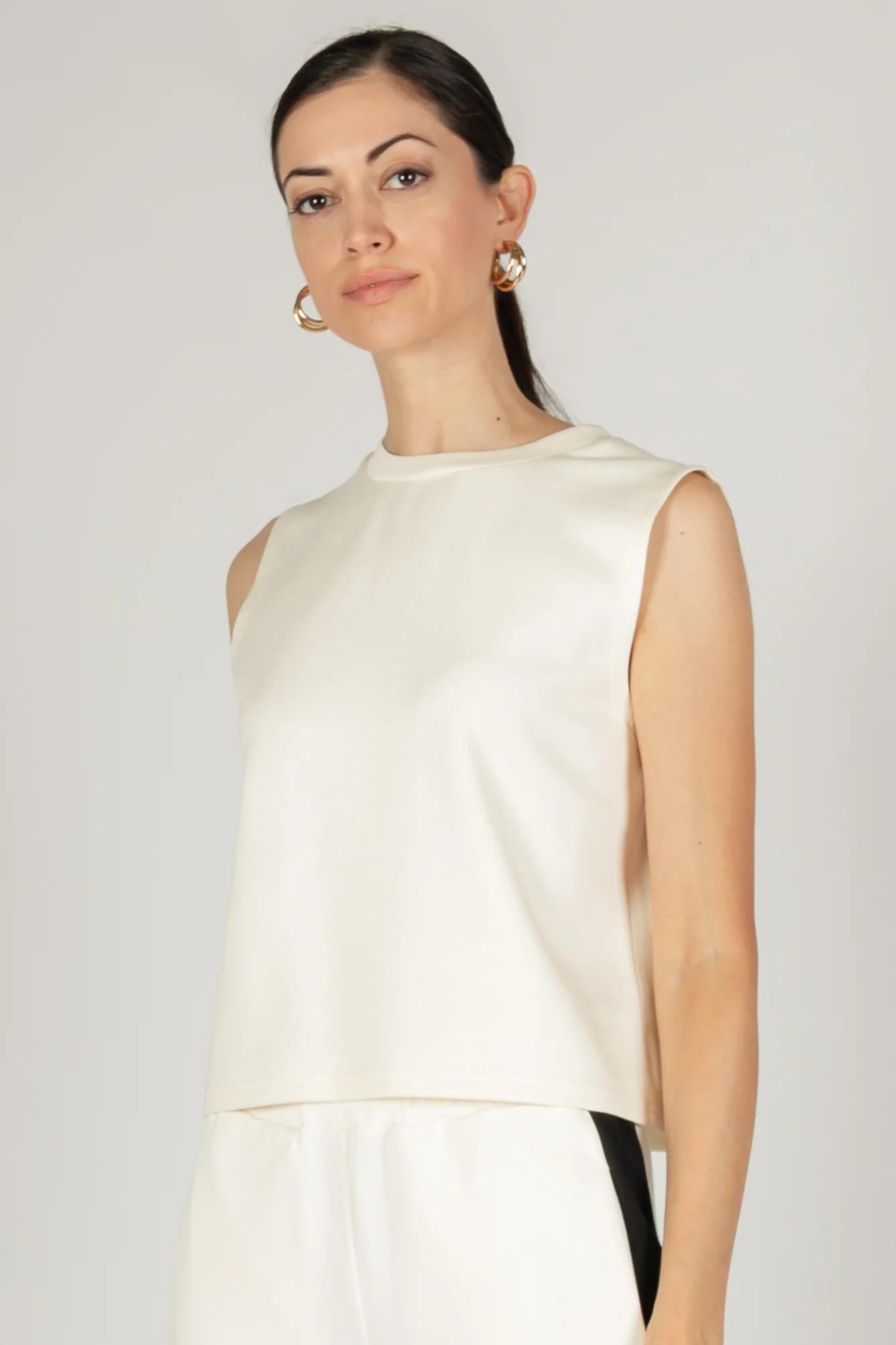 Round Neck Sleeveless Top