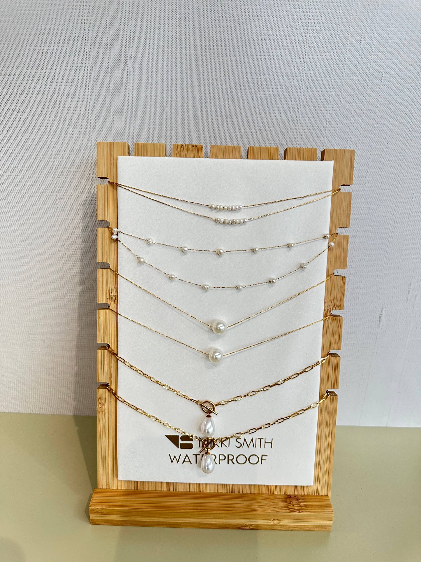 Waterproof Pearl Necklace Display