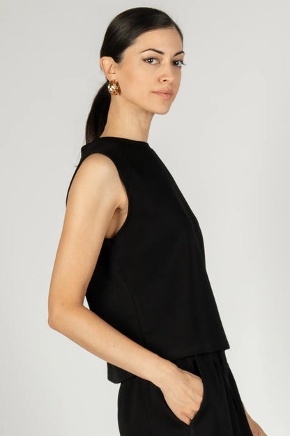 Round Neck Sleeveless Top